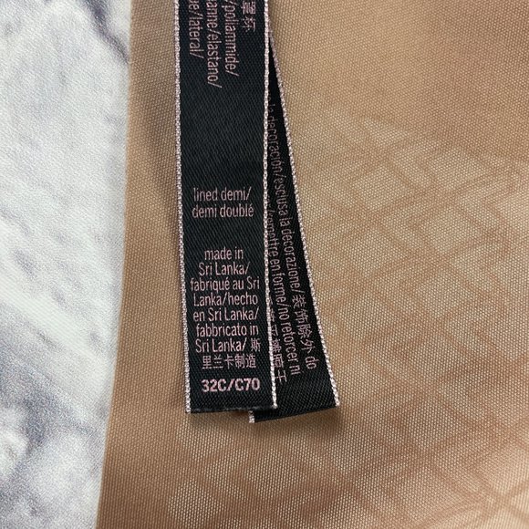 VICTORIA'S SECRET SEXY ILLUSIONS NUDE LIGHTLY LINED DEMI BRA 32C - Picture 10 of 11